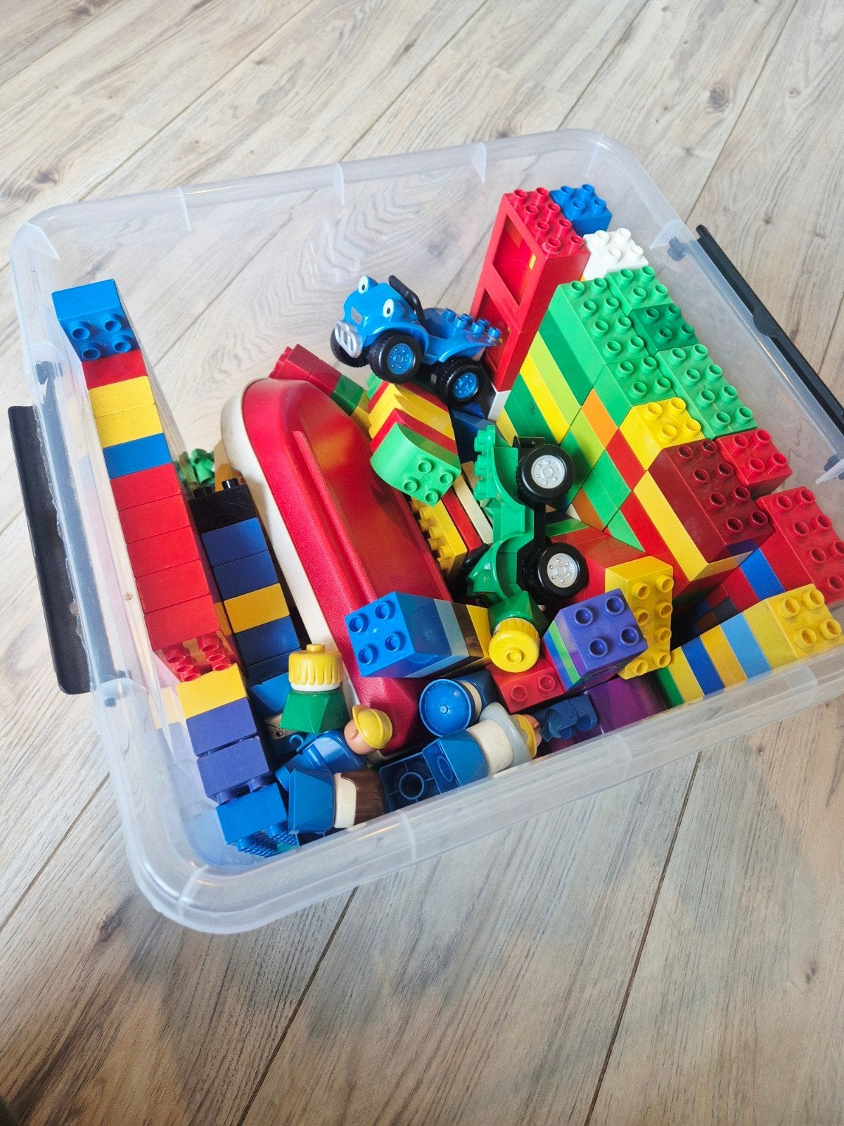 Grote bak Duplo met veel bouwblokken en voertuigen, Kinderen en Baby's, Gebruikt, Inclusief extra onderdelen, Ophalen of Verzenden