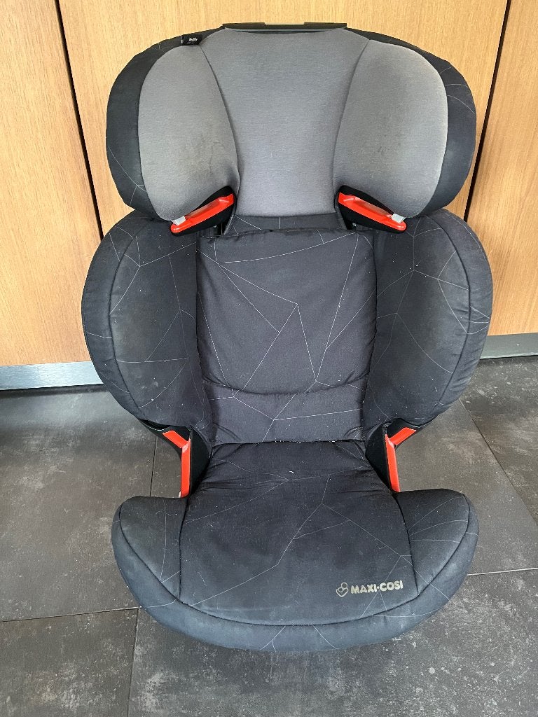Maxicosi Rodifix te koop, Ophalen, 15 t/m 36 kg, Zo goed als nieuw, Afneembare rugleuning