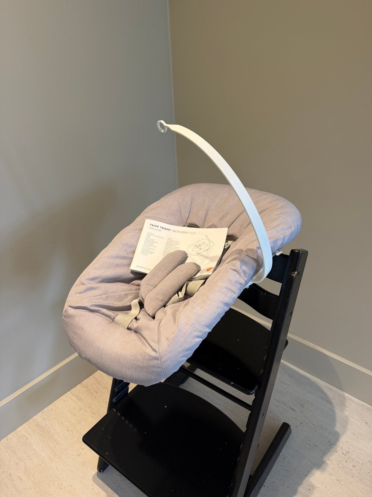 Stokke Tripp Trapp Newborn Set - Grijs, Zonder Stoel, Kinderen en Baby's, Kinderstoelen, Ophalen, Zo goed als nieuw, Overige typen