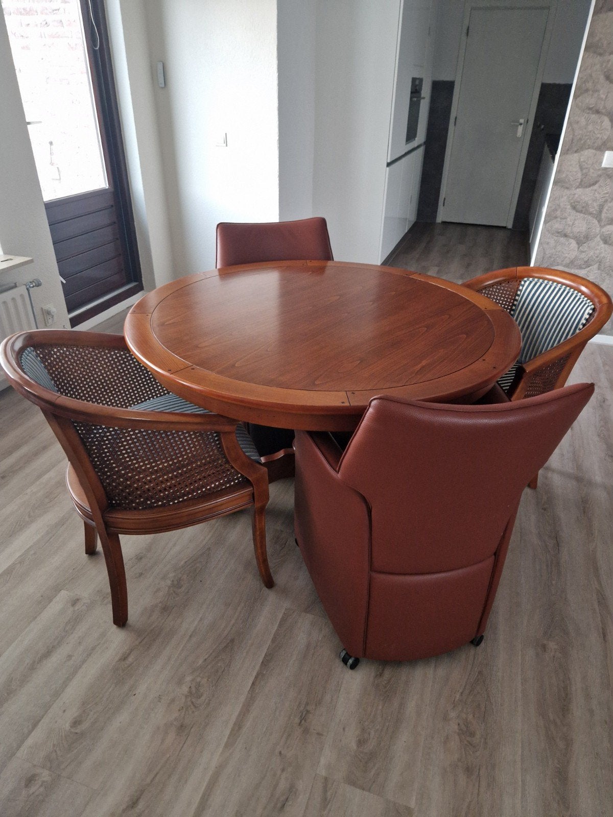 Mooie houten ronde eettafel met 4 stoelen, Ophalen, Gebruikt, Overige materialen, Rond