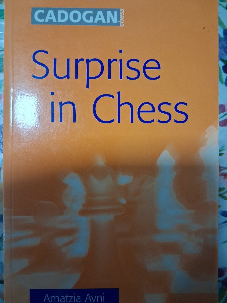 Surprise in Chess - Cadogan Chess, Ophalen, Zo goed als nieuw, Overige onderwerpen, Amatzia Avni