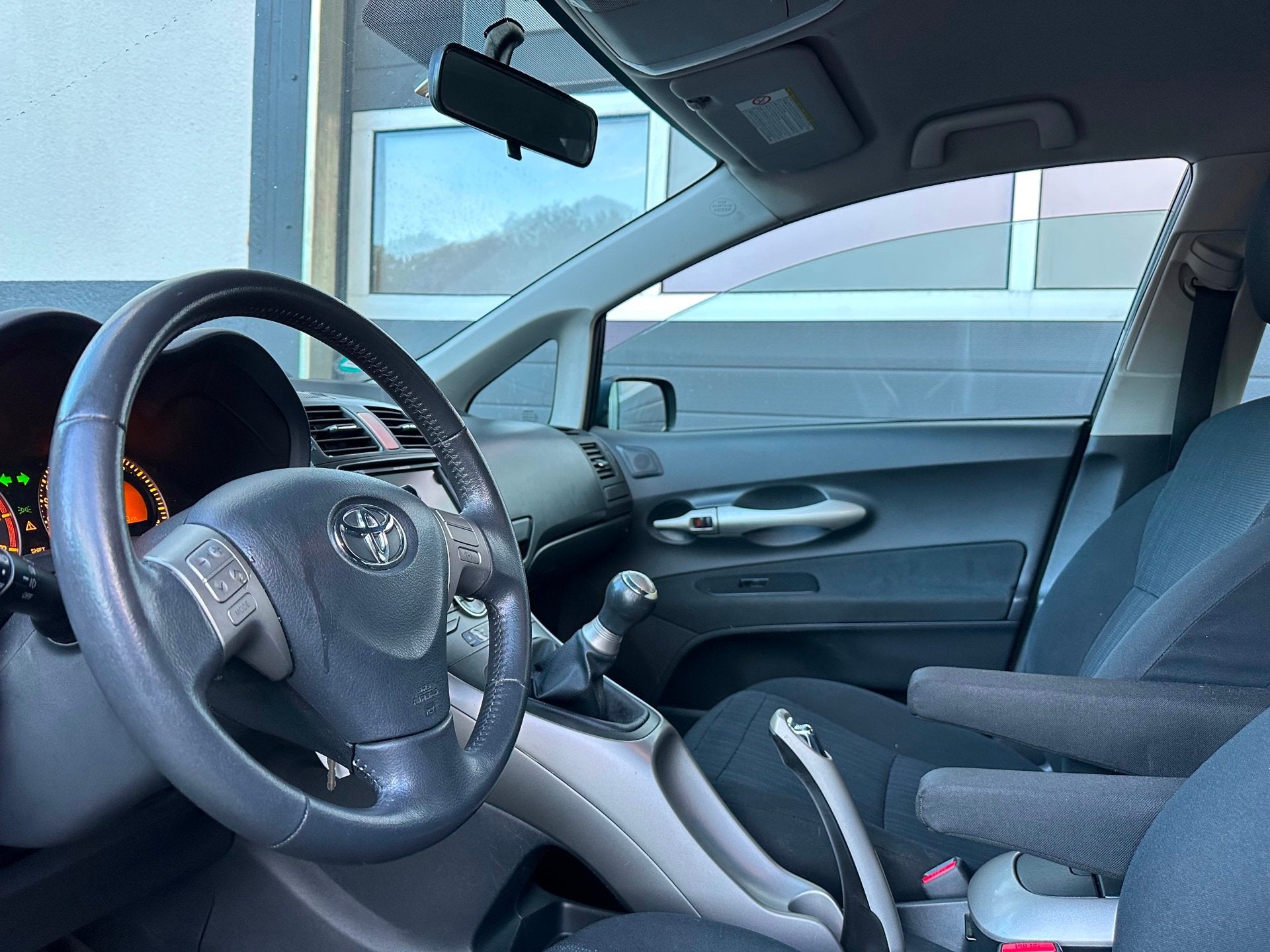 Toyota Auris 1.6-16V Dynamic | AIRCO | CRUISE | TREKHAAK | B, Auto's, Voorwielaandrijving, Gebruikt, 4 cilinders, Verwarmde buitenspiegels