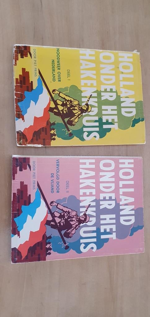Deel 1 en 2 Holland onder het hakenkruis, Ophalen of Verzenden, Zo goed als nieuw