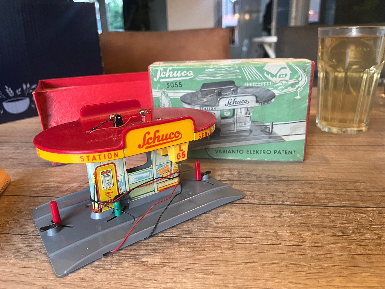 Schuco Varianto Elektro Tankstation 3055 in doos, Antiek en Kunst, Ophalen of Verzenden