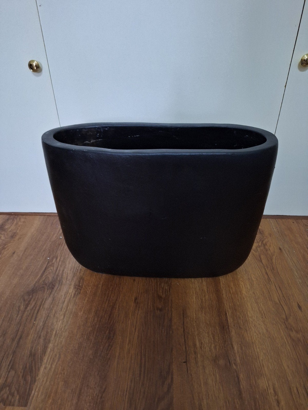 Zwarte ovale bloembak te koop, Ophalen, Steen, Gebruikt, Minder dan 60 cm
