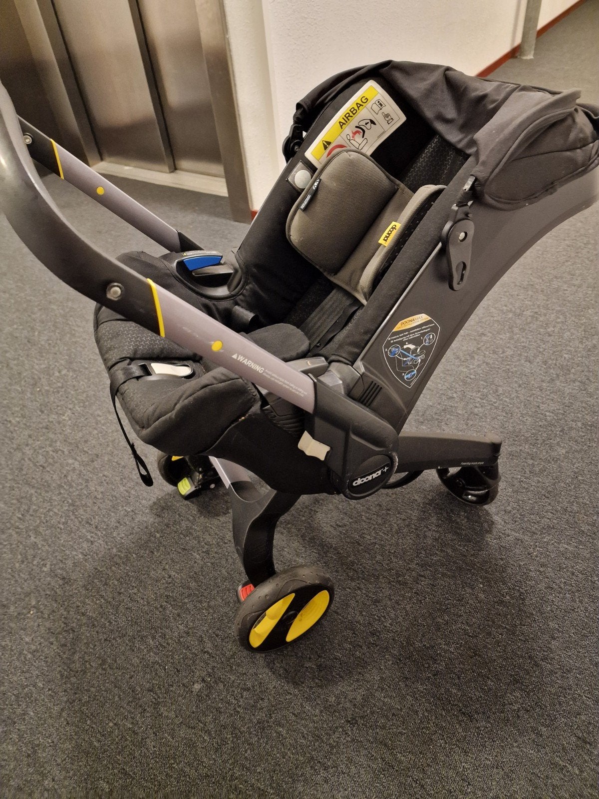 Doona+ autostoel met regenhoes, Autogordel, Zo goed als nieuw, 0 t/m 13 kg, Ophalen