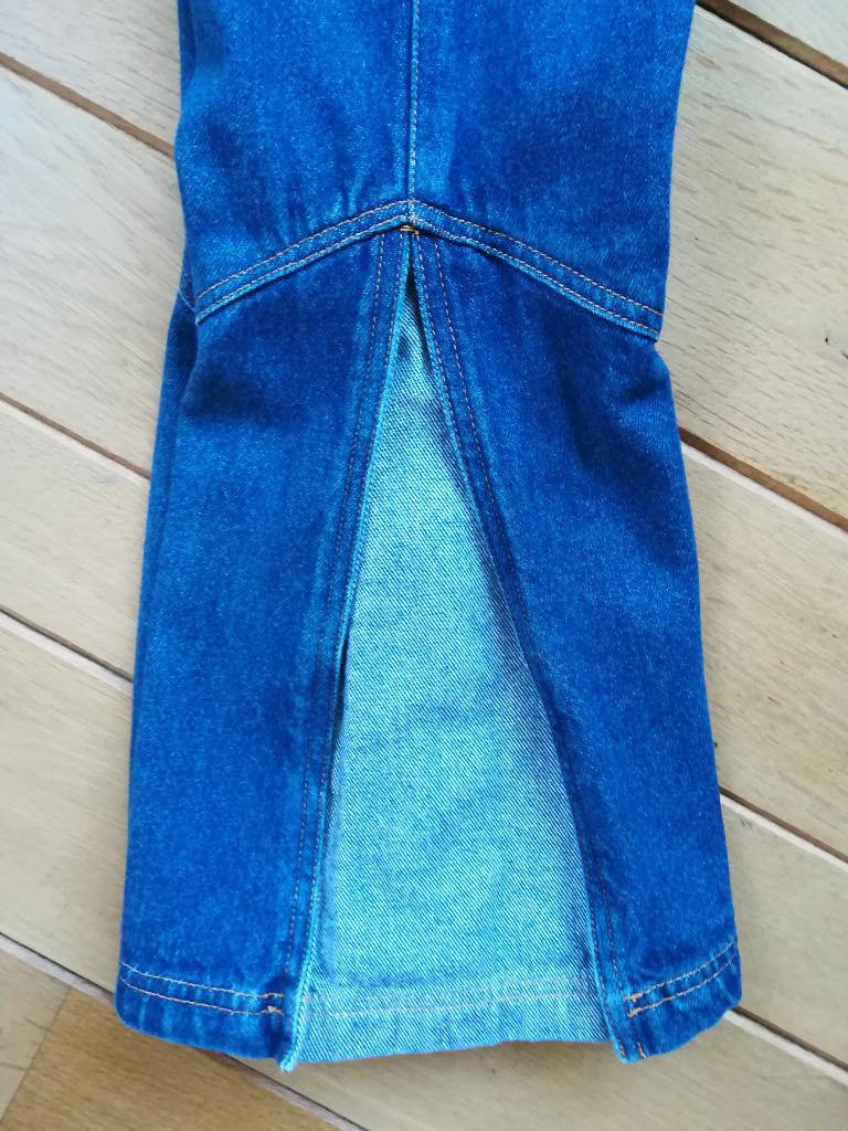 WAX MAX spijkerbroek met aparte flared pijpen maat 146, Kinderen en Baby's, Kinderkleding | Maat 146, Broek, Meisje, Ophalen of Verzenden