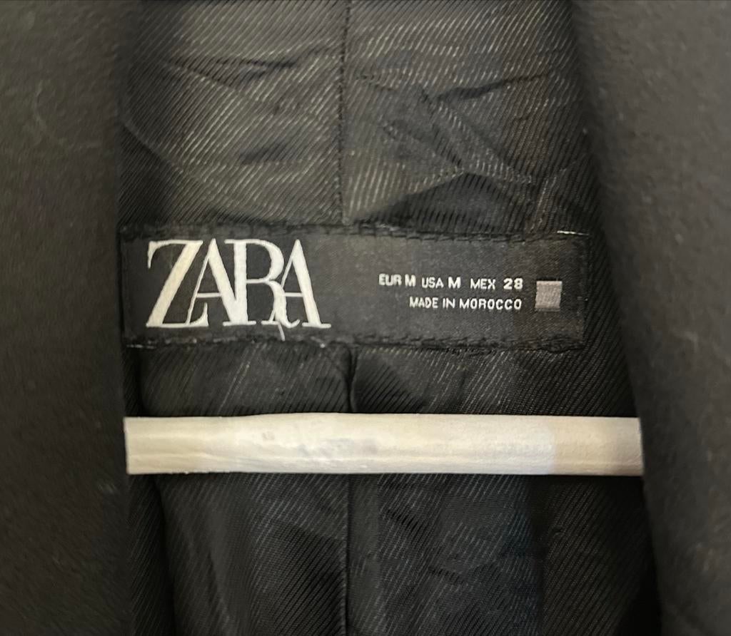 Zwarte Zara Blazer met Gouden Knopen - Maat M, Kleding | Dames, Jasjes, Kostuums en Pakken, Maat 38/40 (M), Zwart, Ophalen of Verzenden