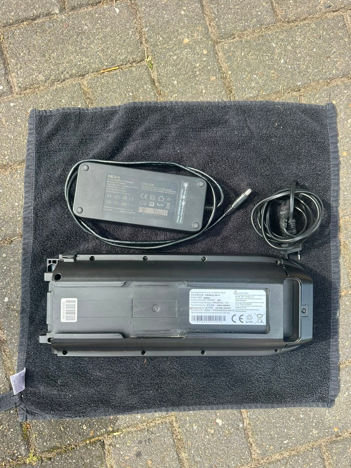 Vogue Fietsaccu 13Ah Zwart + Originele Vogue Acculader, Ophalen of Verzenden, Gebruikt