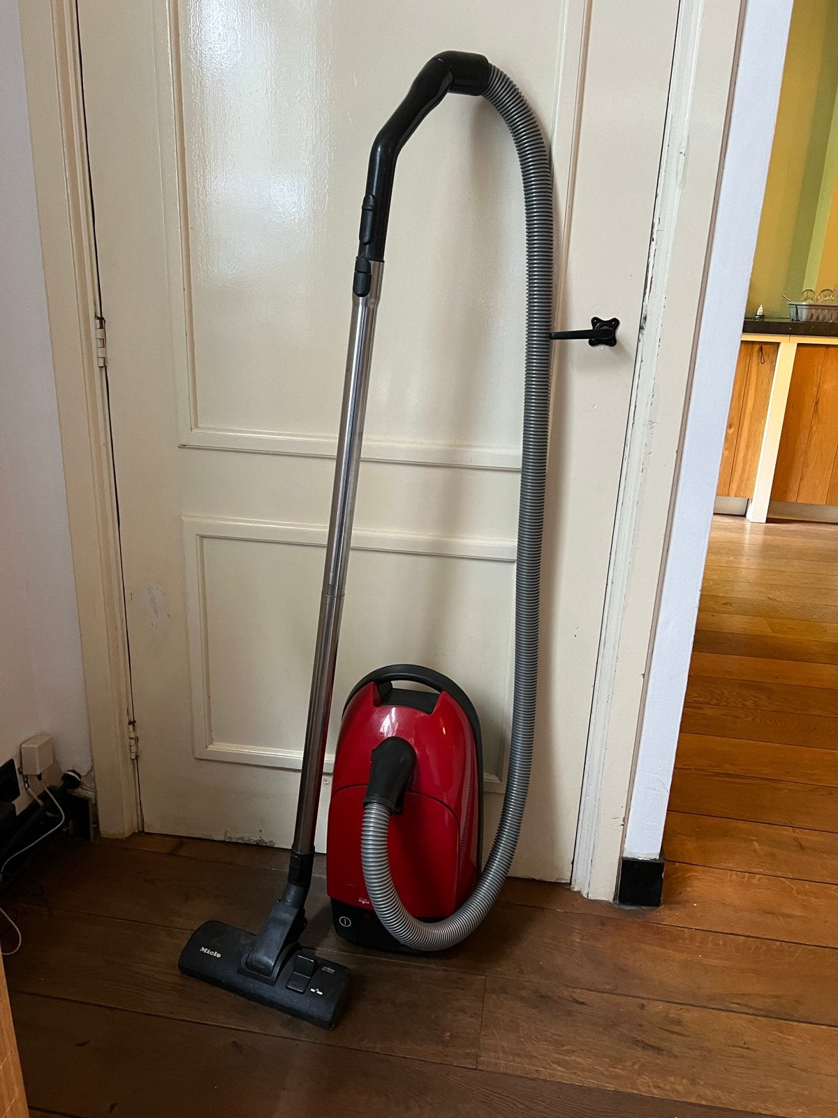 Miele stofzuiger S 323i Electronic Air Clean Plus, Inclusief accessoires, Gebruikt, Miele, Sledestofzuiger