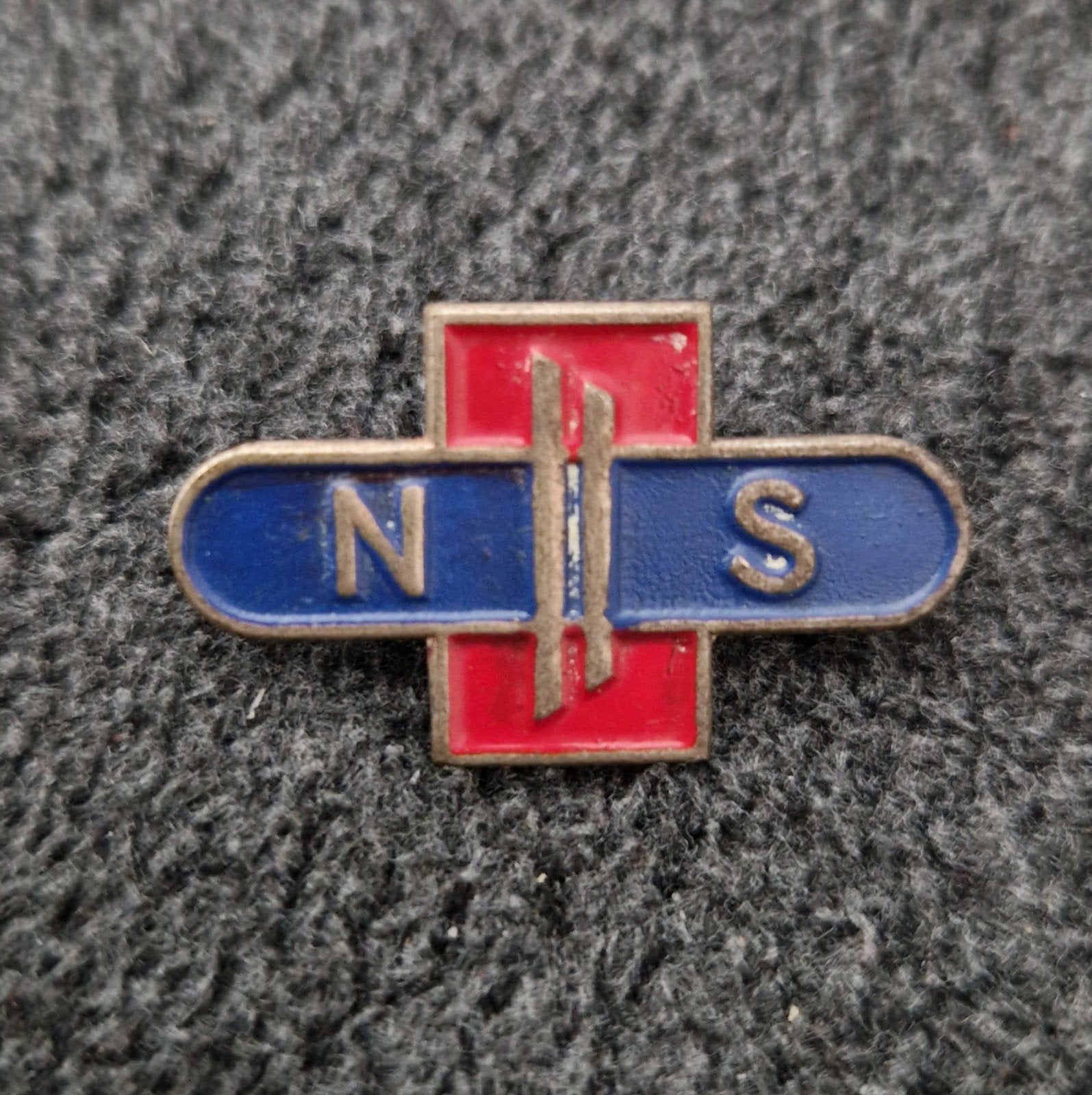 Vintage NS Speldje / Pin - Nederlandse Spoorwegen, Ophalen of Verzenden, Gebruikt, Trein