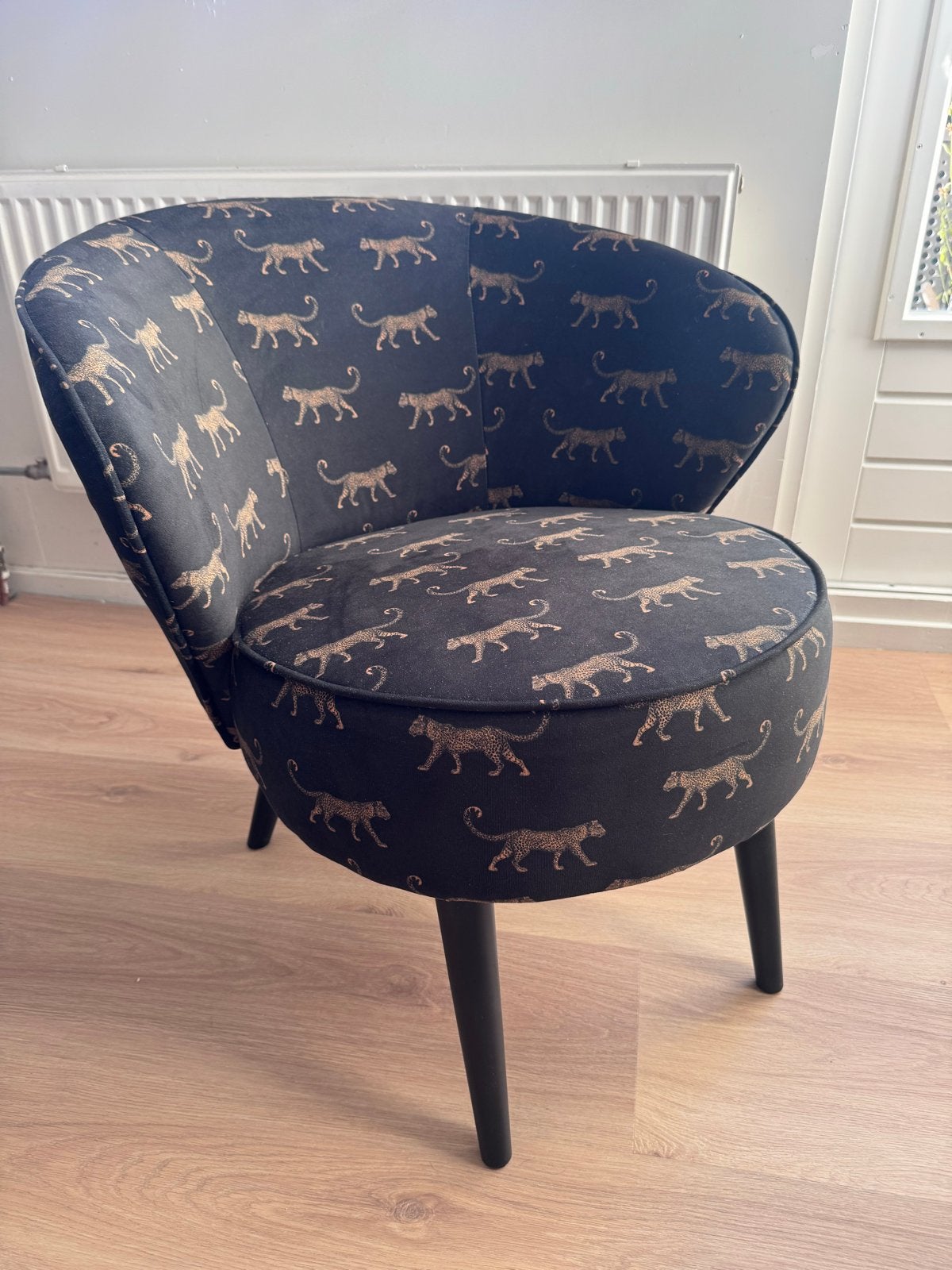 Nette fauteuil met panterprint, Huis en Inrichting, Fauteuils, Ophalen, Gebruikt, Minder dan 75 cm, Stof