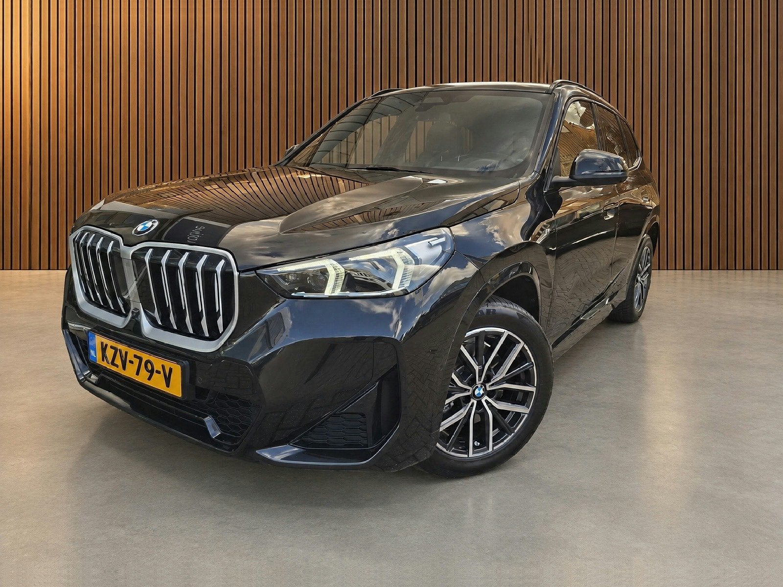 BMW X1 2.0i sDrive M-Sport / Head up / navigatie / camera, Dealer onderhouden, 1525 kg, 156 pk, Zwart