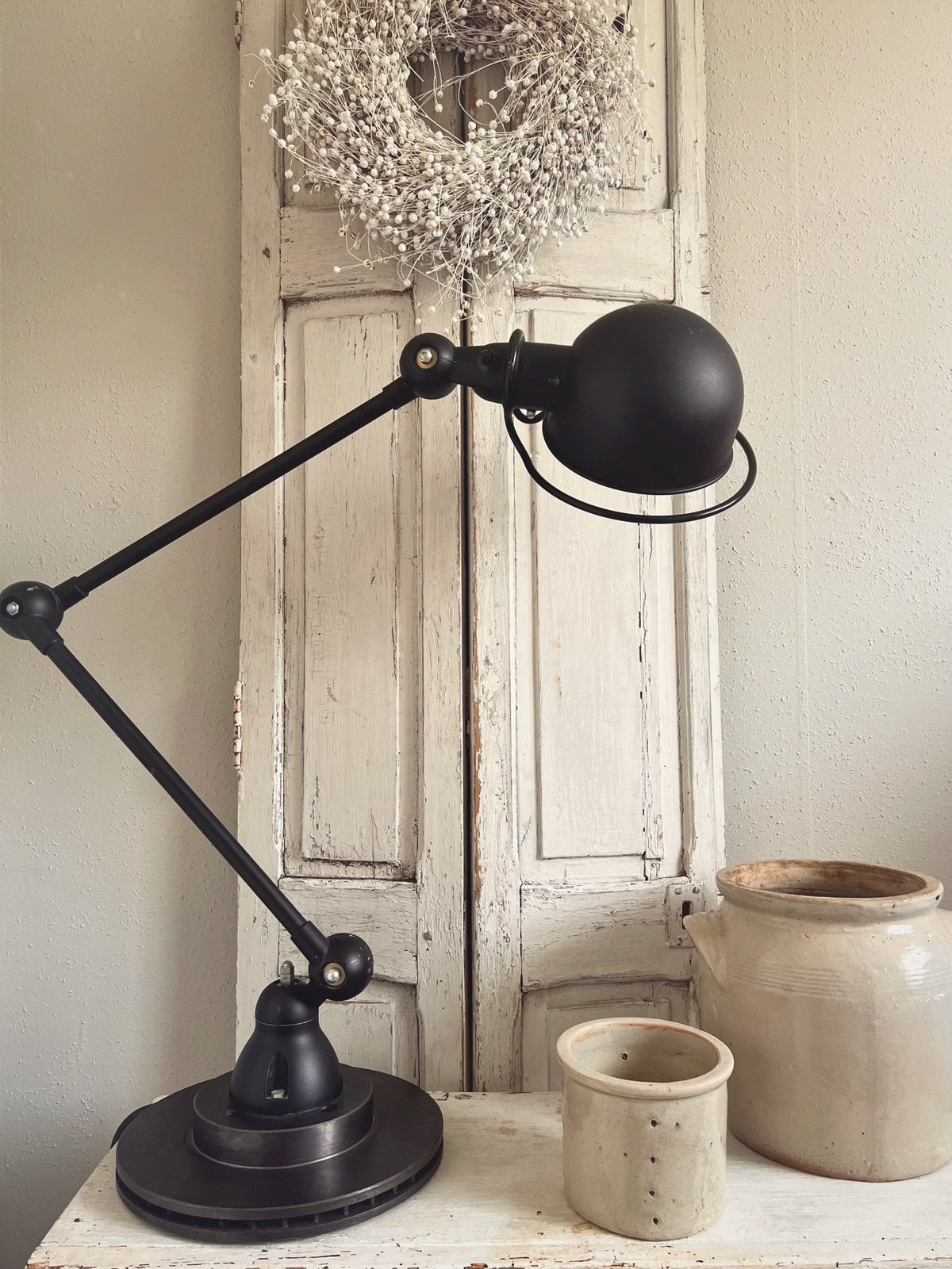 Mooie oude zwarte Franse Jieldé lamp met 2 armen, Ophalen