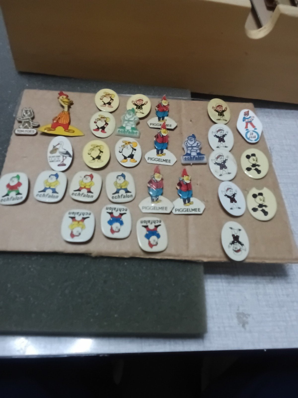 Diverse sprookjes figuren speldjes., Ophalen of Verzenden, Overige onderwerpen