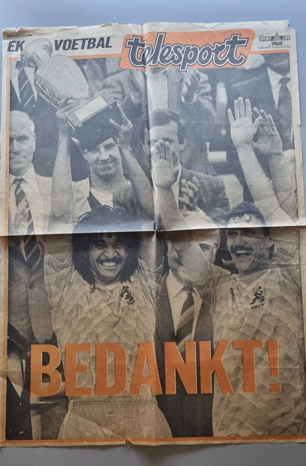 Krantenpagina EK 1988 - BEDANKT!, Verzamelen, Sportartikelen en Voetbal, Ophalen of Verzenden, Gebruikt, Overige binnenlandse clubs