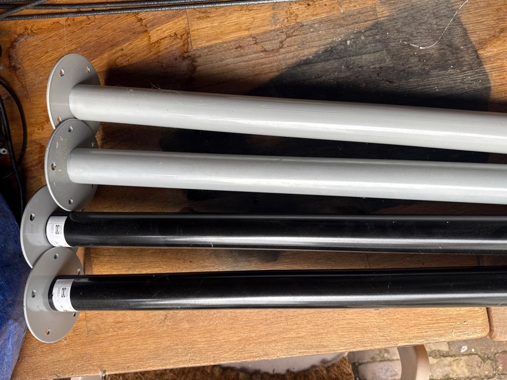 IKEA bureau poten (2x zwart, 2x grijs), Huis en Inrichting, Tafelonderdelen, Ophalen, Zo goed als nieuw