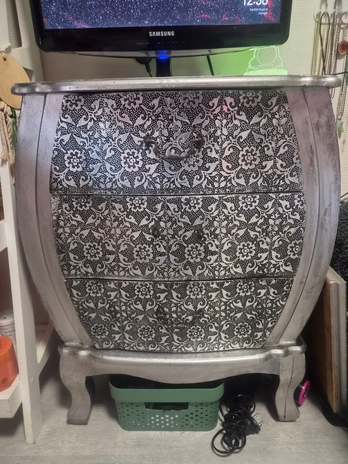 Unieke ladekast met zilverkleurig reliëfpatroon, Gebruikt, Oosters, Barok, Vintage, 50 tot 100 cm, 3 of 4 laden