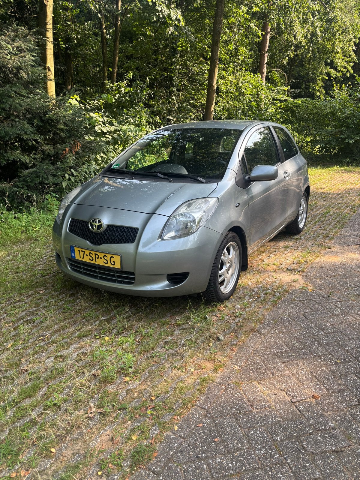 Toyota Yaris 1.3 16V Vvt-i 3DR 2006 Grijs, Voorwielaandrijving, 40 €/maand, 4 cilinders, 995 kg