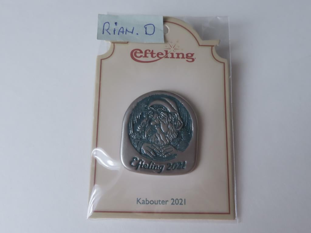 Efteling Jaar pin 2021 Kabouter in verpakking., Verzamelen, Efteling, Nieuw, Button of Speldje, Ophalen