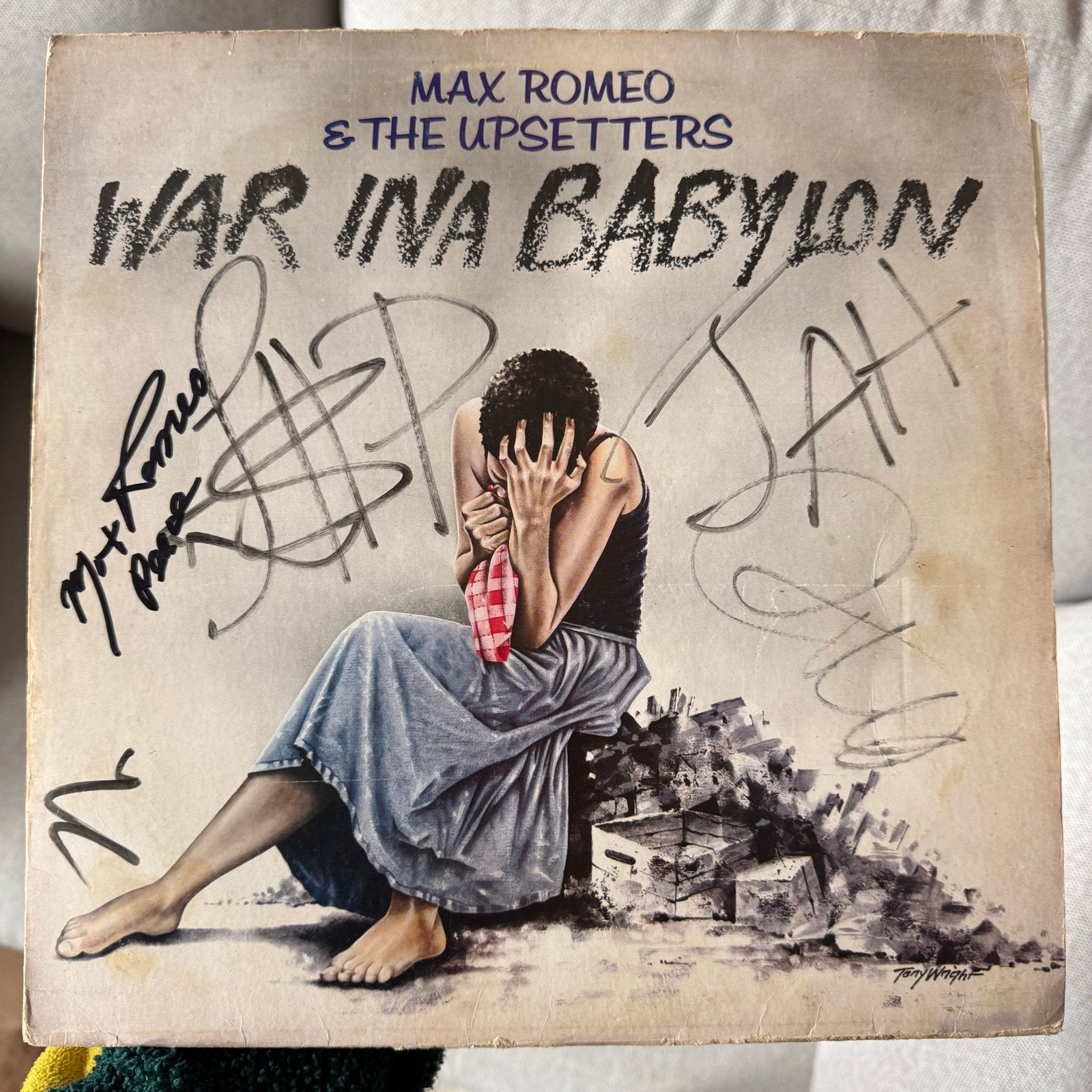 Max Romeo & The Upsetters - War Ina Babylon LP (Gesigneerd), Cd's en Dvd's, Vinyl | Rock, LP, Overige genres, Gesigneerd, Ophalen of Verzenden