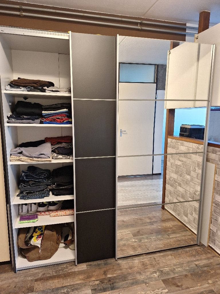 Luxe Kledingkast met spiegel, Huis en Inrichting, Kasten | Kledingkasten, Ophalen, Met deur(en), 200 cm of meer, Zo goed als nieuw