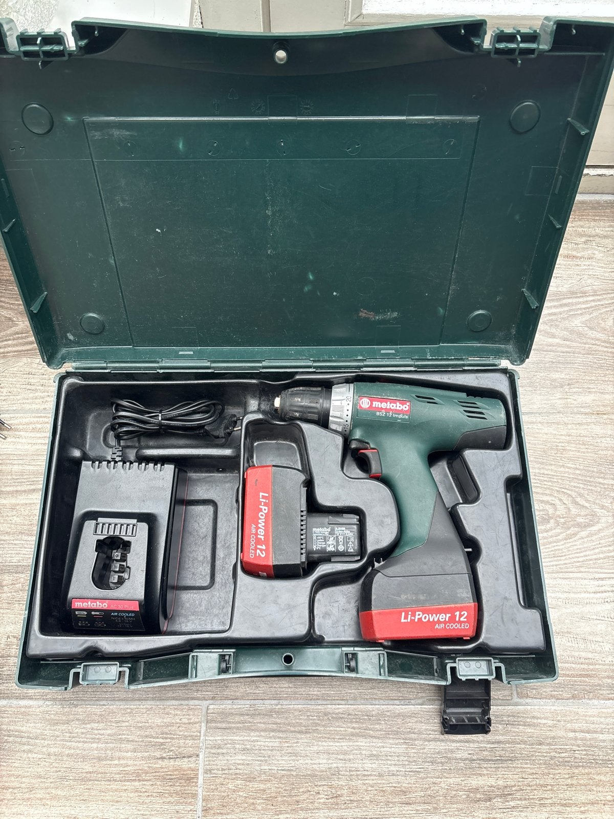 Metabo BSZ 12 Impuls Boor-/Schroefmachine met Accu en Lader, Gebruikt, Variabele snelheid, Ophalen of Verzenden, Boor- en Schroefmachine