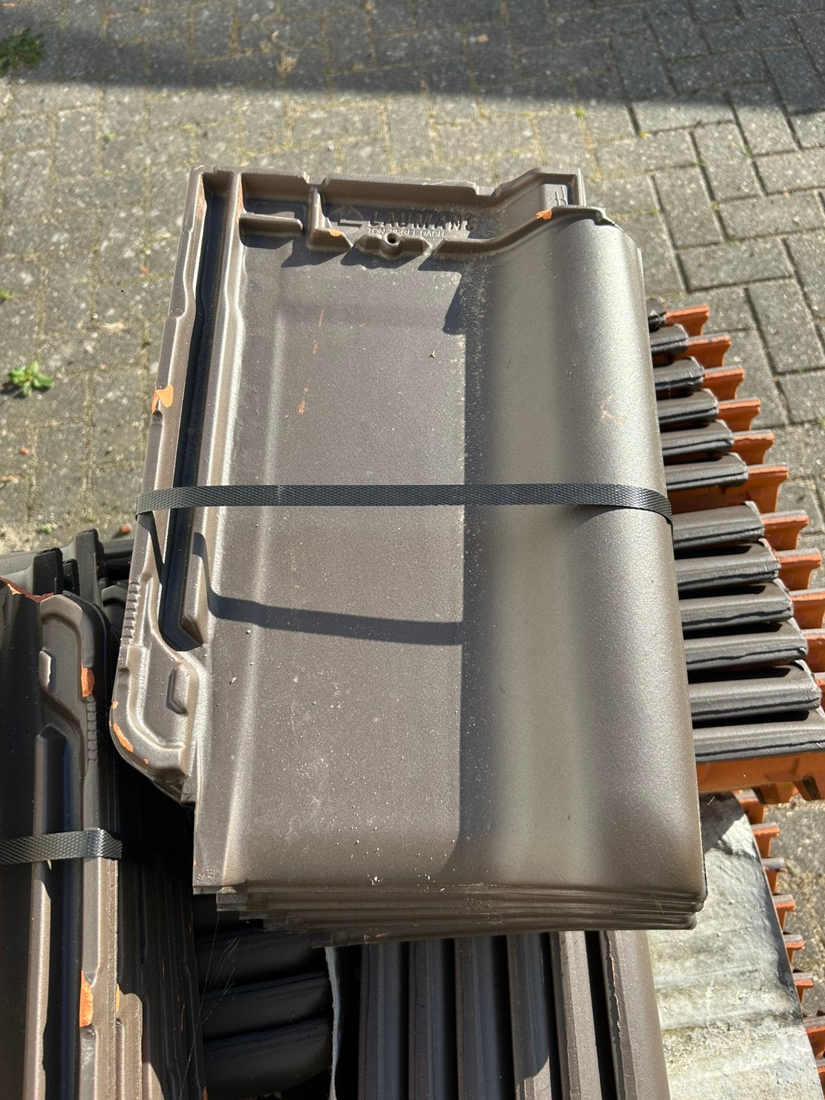 Nieuw! Laumans Tiefa XL dakpan altfarben natur-engobe, Ophalen, Steen of Klei, Zwart, Zo goed als nieuw