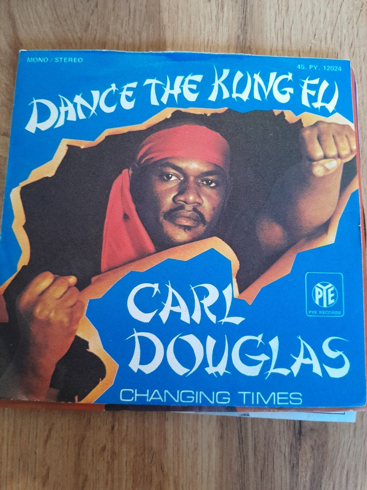 Carl douglas 7inch dance the kung fu, Ophalen of Verzenden, Zo goed als nieuw, Pop