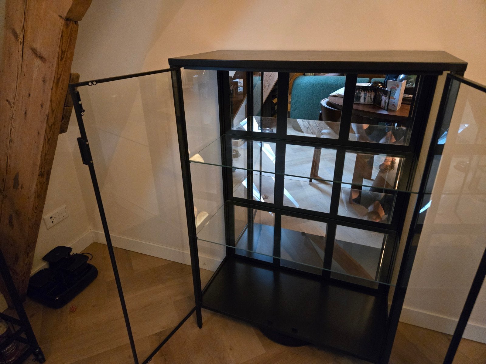 Ikea Cabinet, Glass and Black Metal with added mirrors, Ophalen, Zo goed als nieuw