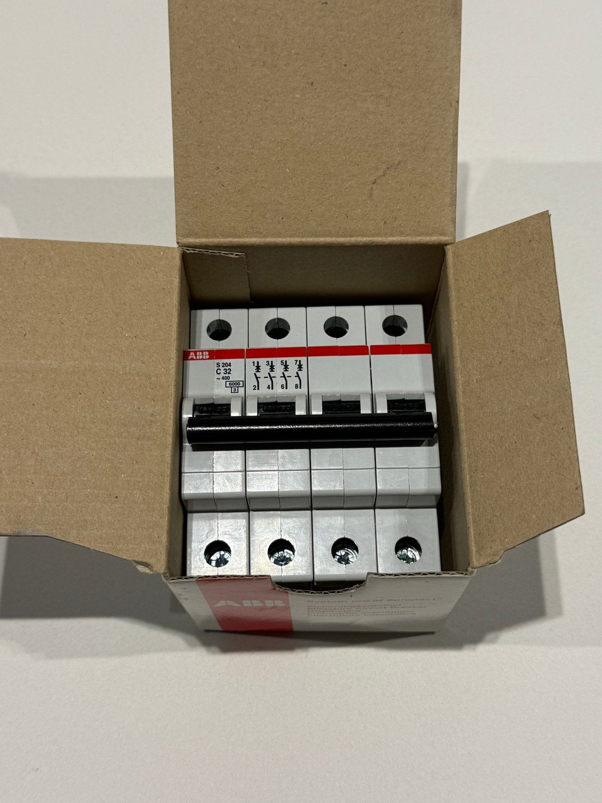 ABB S204 C32 Miniatuur Stroomonderbreker - Nieuw in Doos, Ophalen of Verzenden, Nieuw, Schakelaar