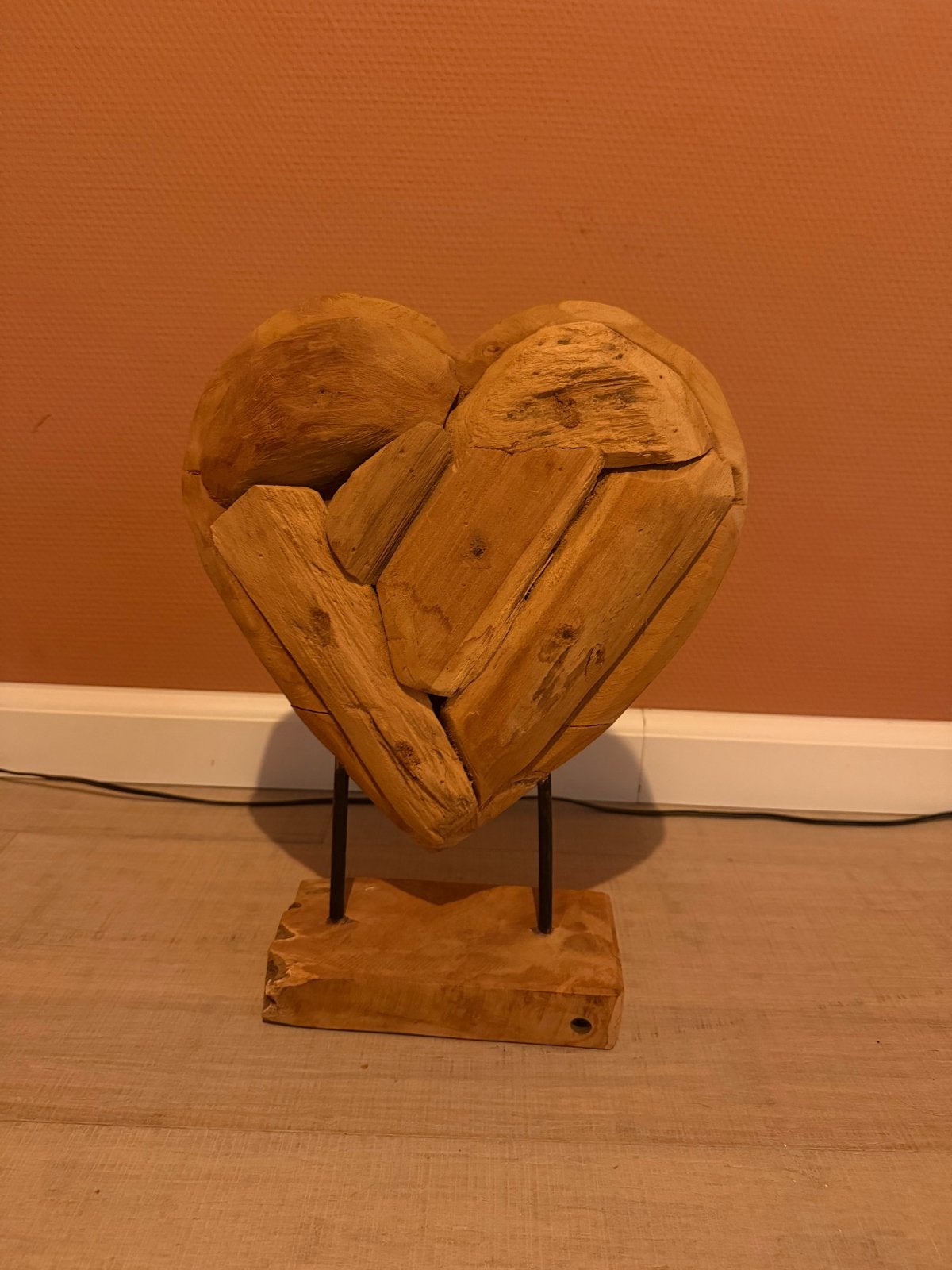 Zwaar houten hart decoratie op standaard, Ophalen of Verzenden, Gebruikt, Bruin, Hout