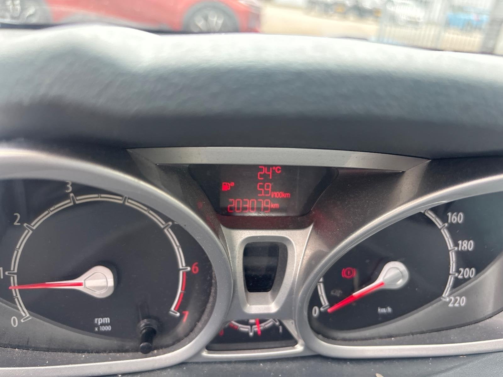Foto 7 van Ford Fiesta 1.4 Titanium | Autom. Airco | Cruise Control | L