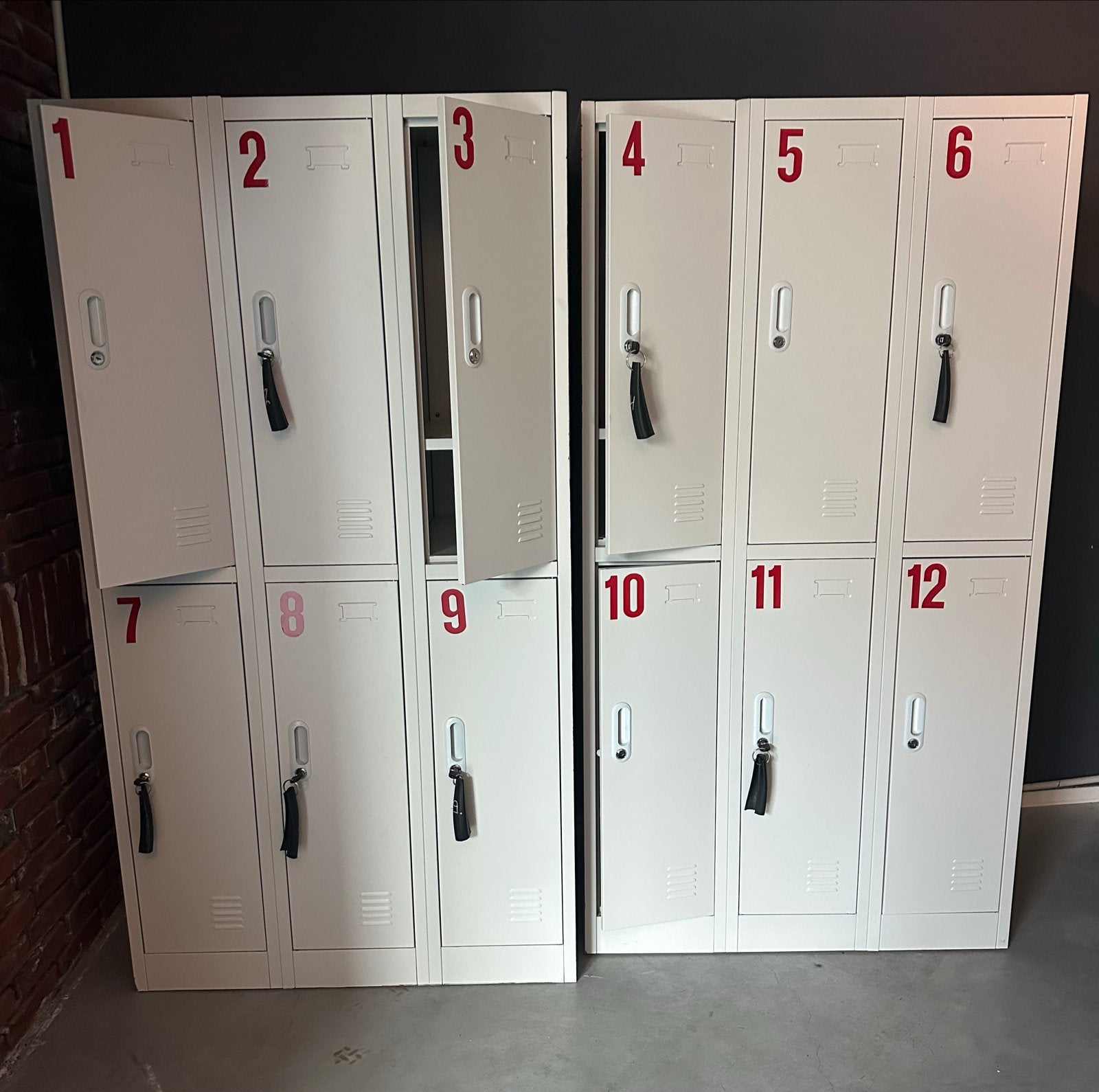 2 metalen lockerkasten met 6 vakken per kast, Ophalen, Gebruikt