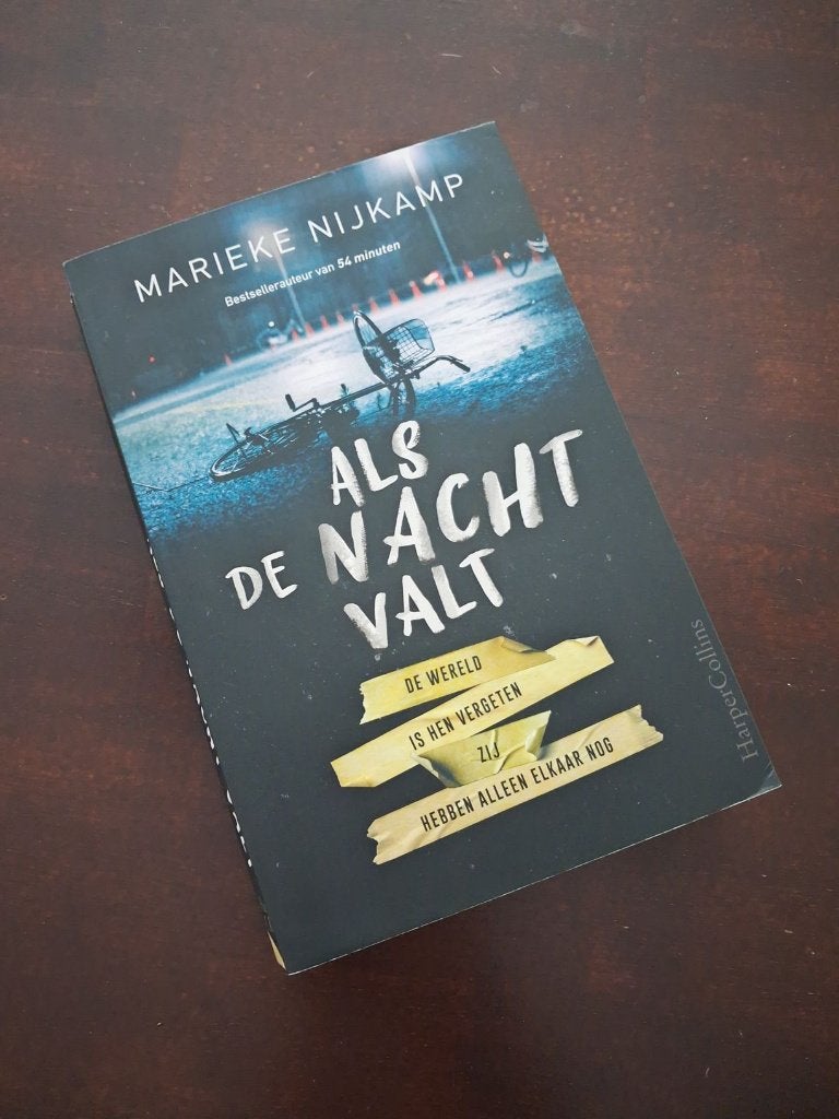 Marieke Nijkamp - als de nacht valt, Ophalen of Verzenden, Zo goed als nieuw