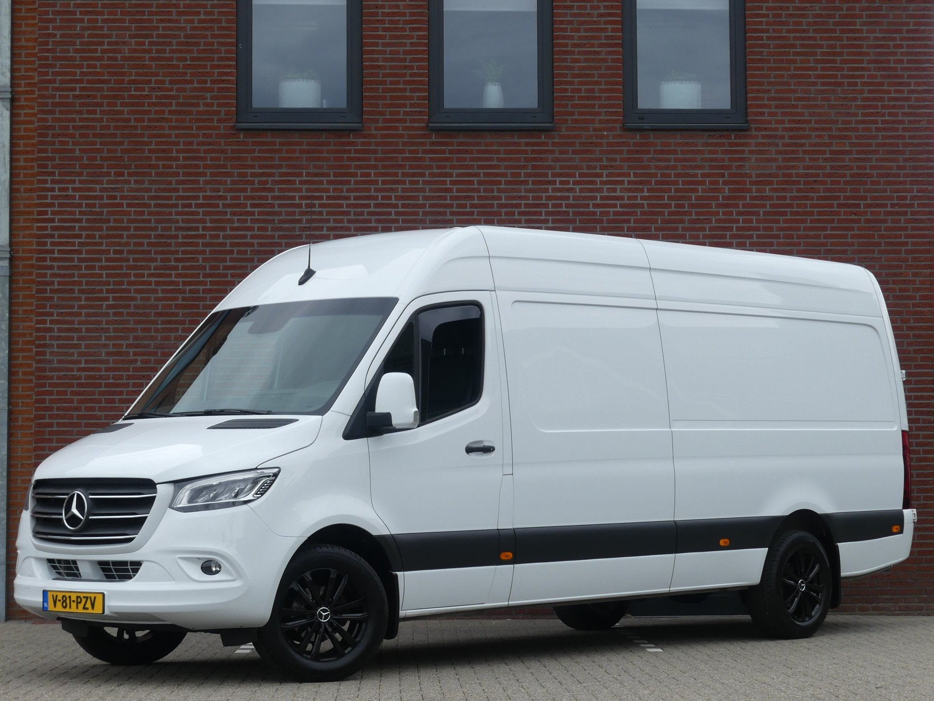 Mercedes-Benz Sprinter 317 CDI L3H2 Leer/LED/Camera/Trekhaak, Automaat, Start-stop-systeem, Achterwielaandrijving, Gebruikt