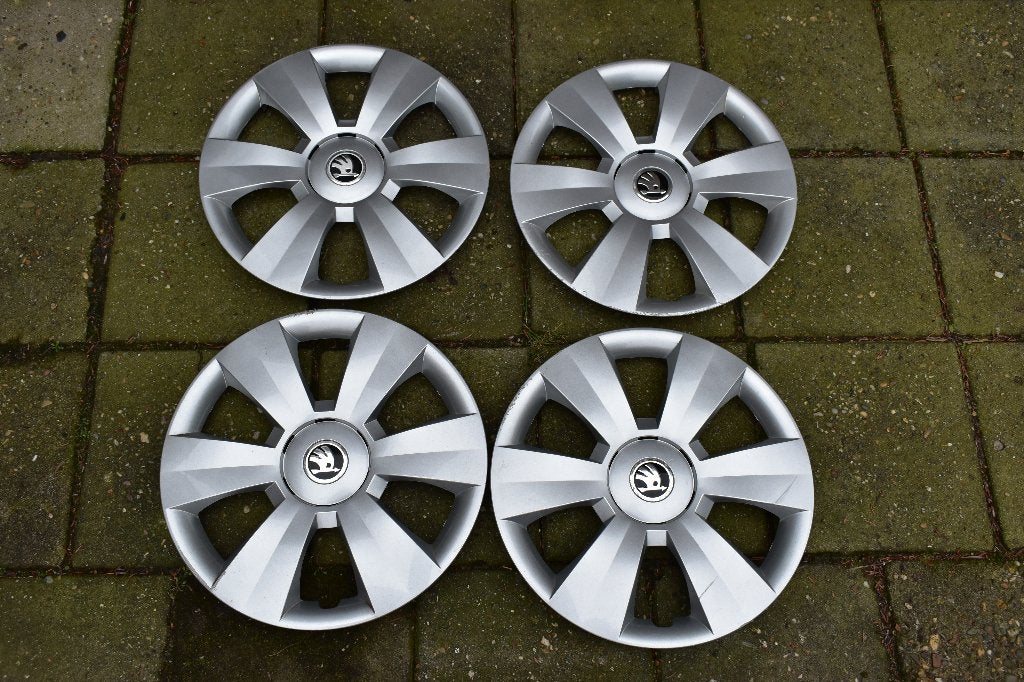 Set van 4 originele wieldoppen Skoda Fabia 15 inch, Auto diversen, Wieldoppen, Ophalen of Verzenden, Gebruikt