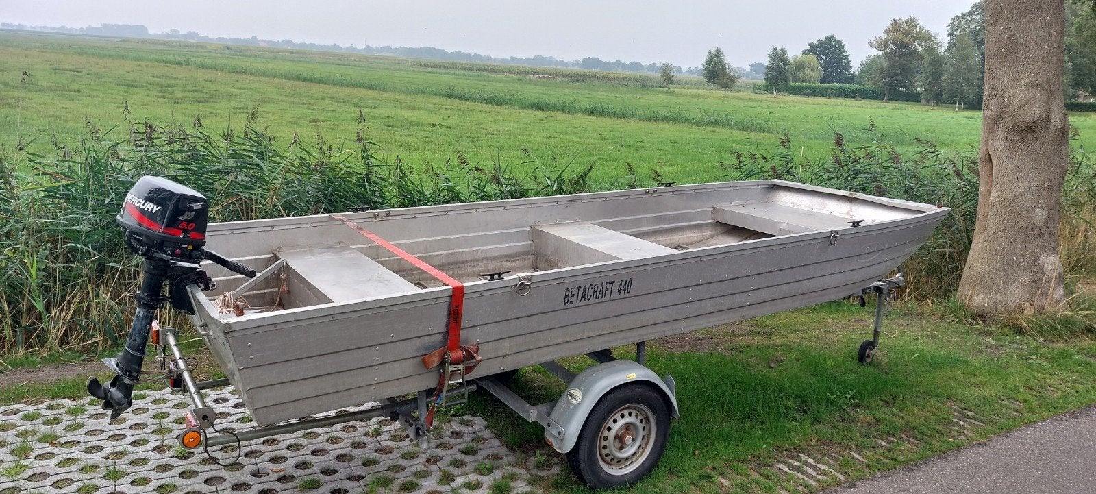 platbodem 440, 5pk mercury + riba trailer, Watersport en Boten, Ophalen, 15 pk, Viertaktmotor, Aluminium