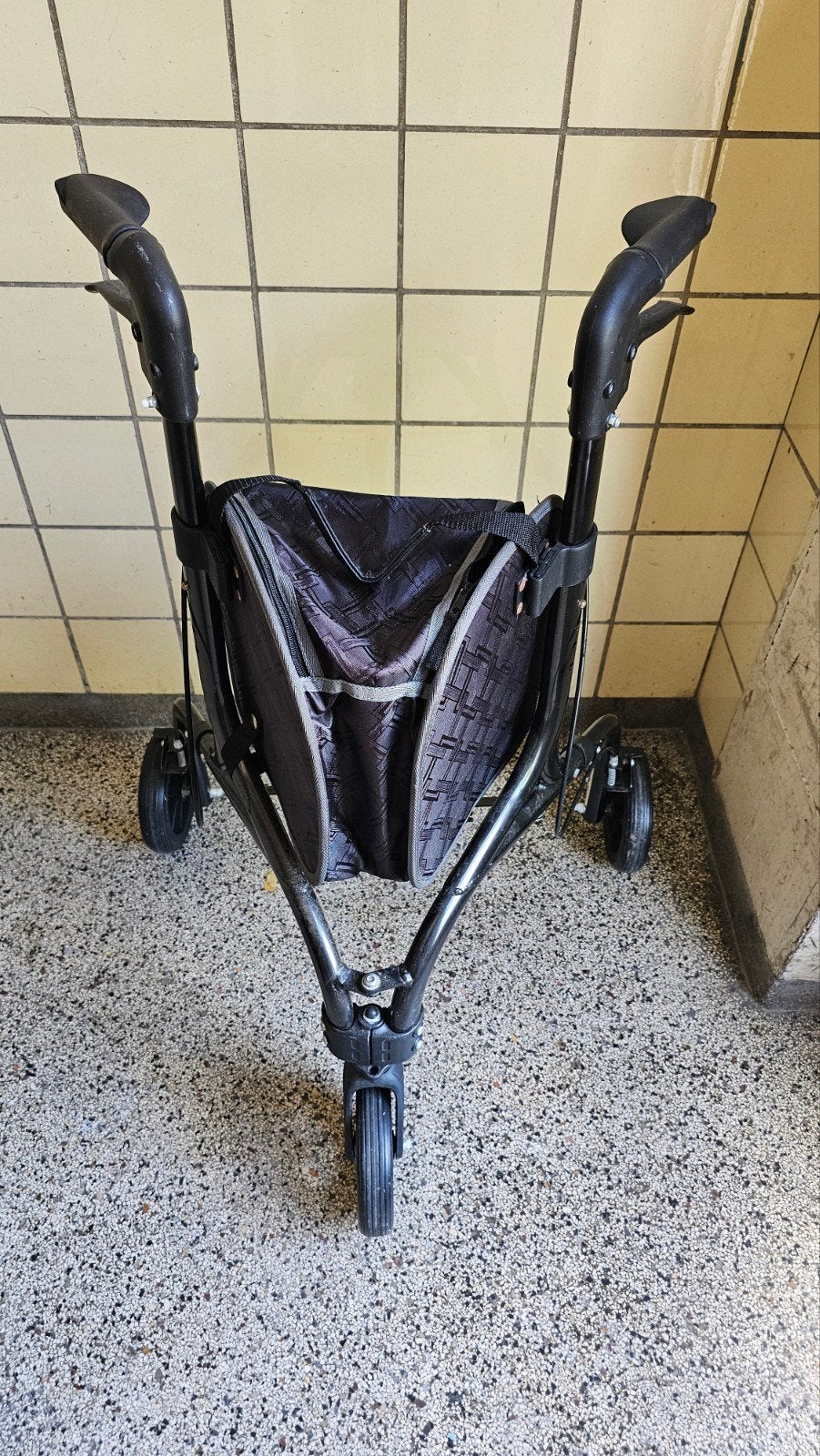 Rollator tripot Lichtgewicht, Diversen, Ophalen, Lichtgewicht, Zo goed als nieuw