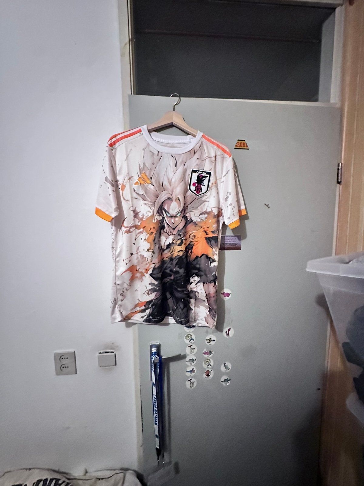 Adidas Japan Voetbalshirt - Dragon Ball Z Goku Design (M), Wit, Ridjesaman@gmail.com, Ophalen of Verzenden, Voetbal
