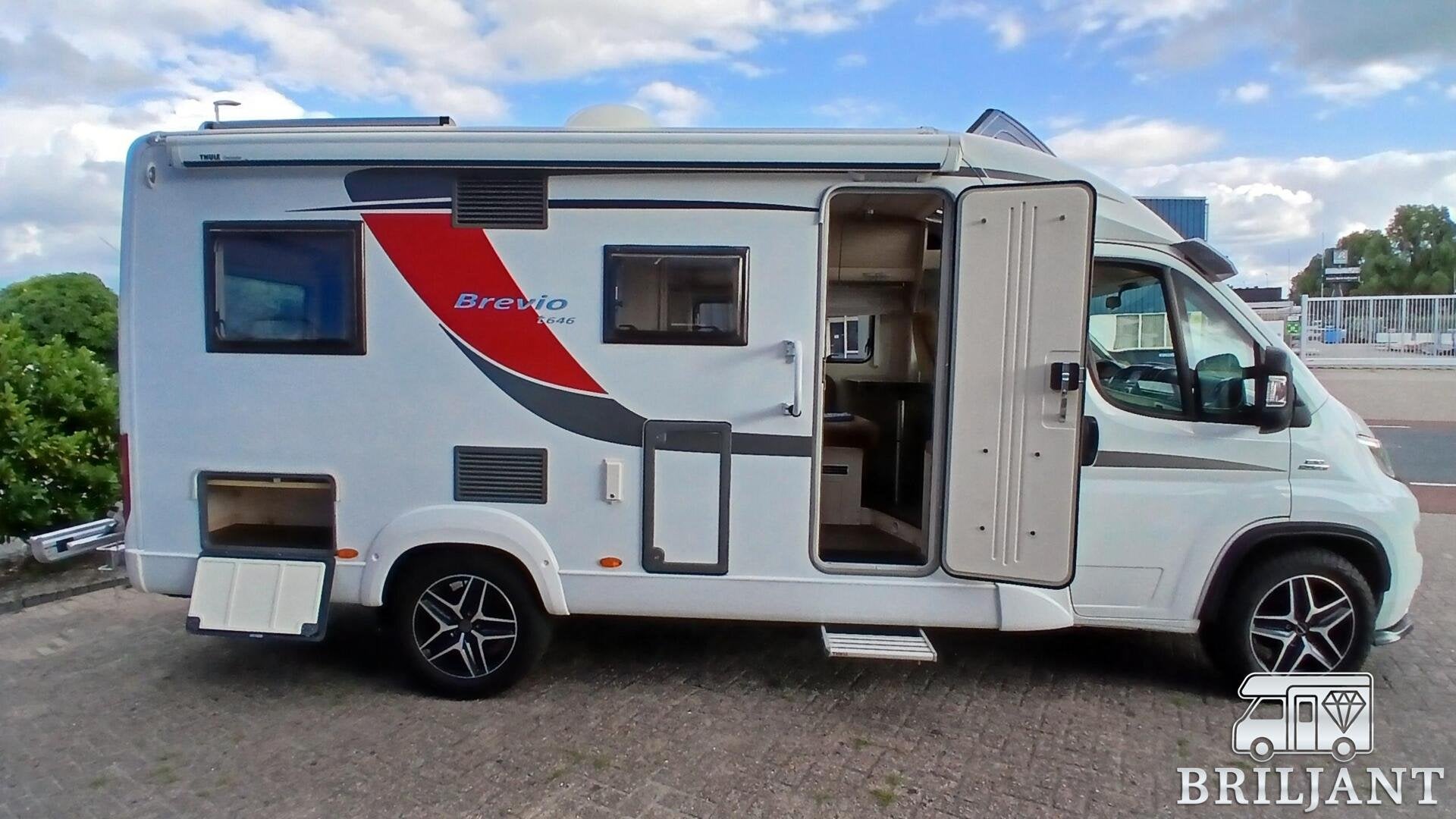 Foto 5 van Bürstner Brevio T-646.. unieke off-grid camper
