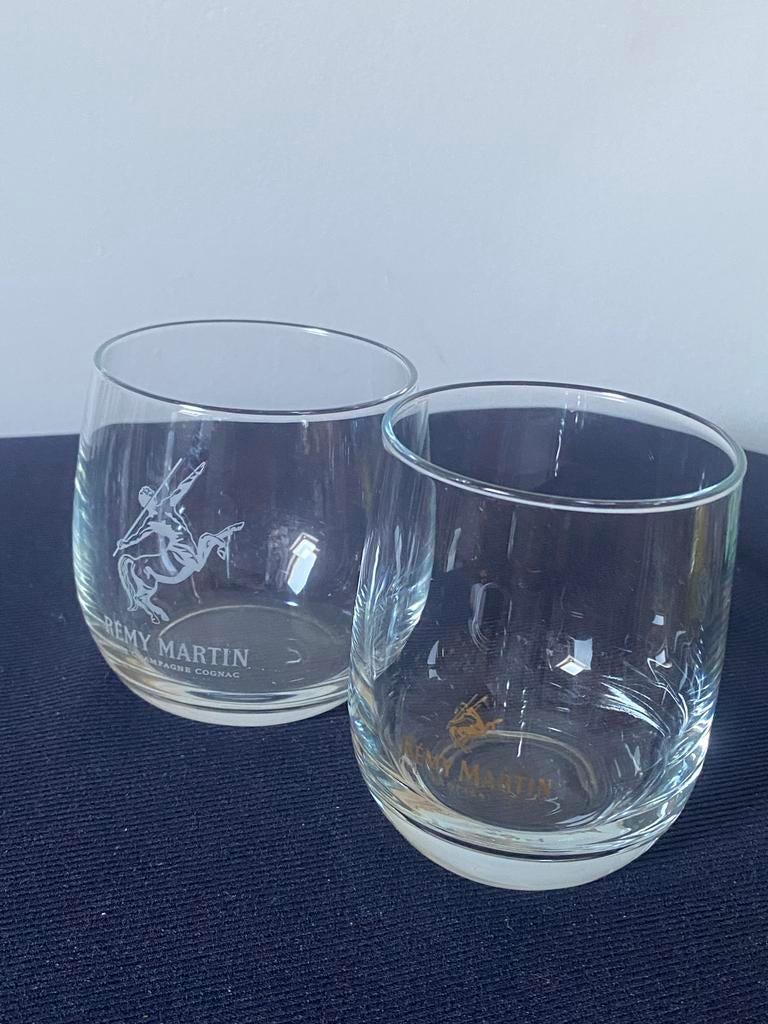Twee verschillende Remy Martin cognac glazen., Ophalen of Verzenden, Zo goed als nieuw, Borrel- of Shotglas