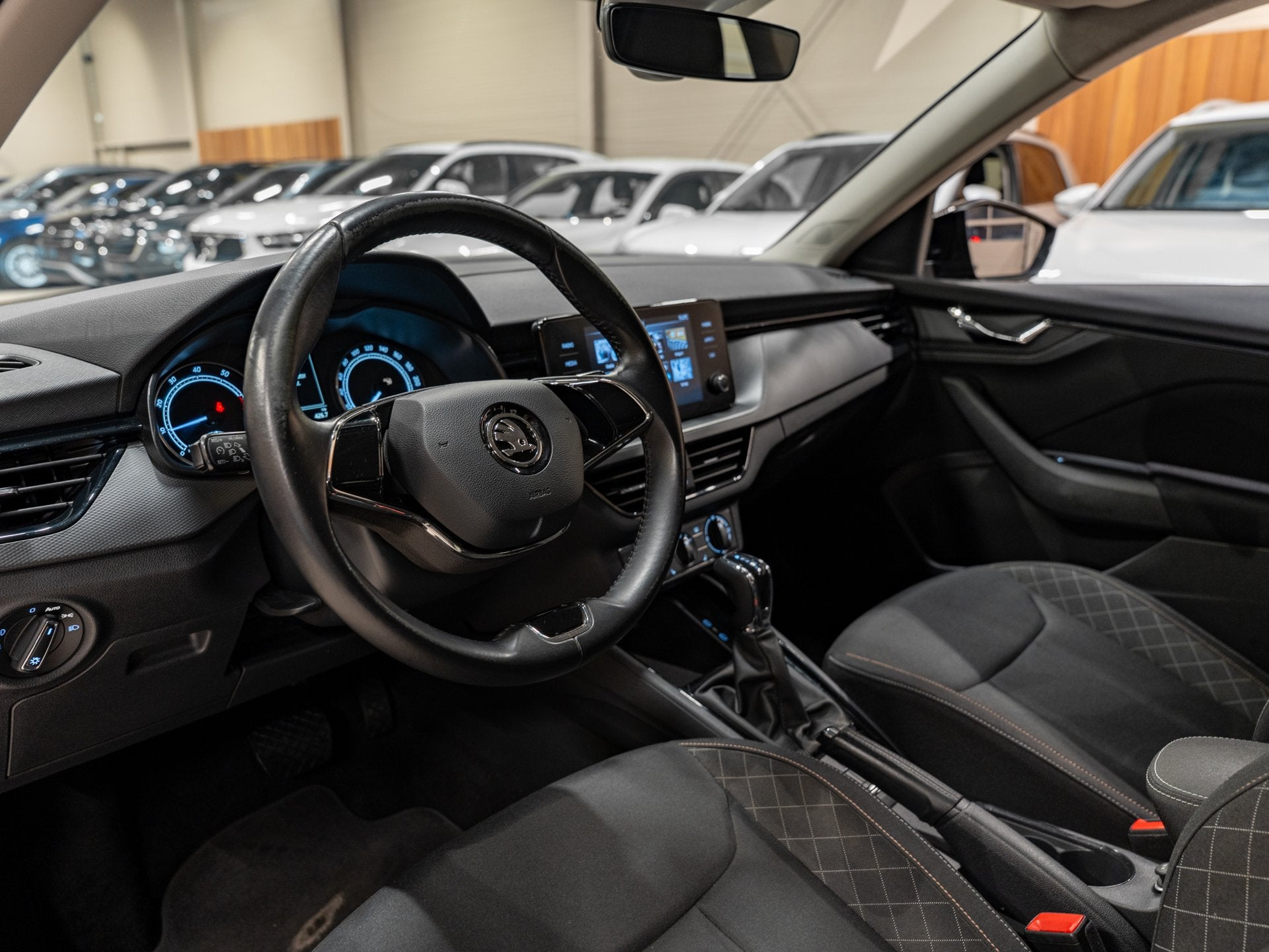 Skoda Kamiq 1.0 TSI Business Edition DSG, Apple Carplay, And, Dealer onderhouden, Stof, Gebruikt, Zwart