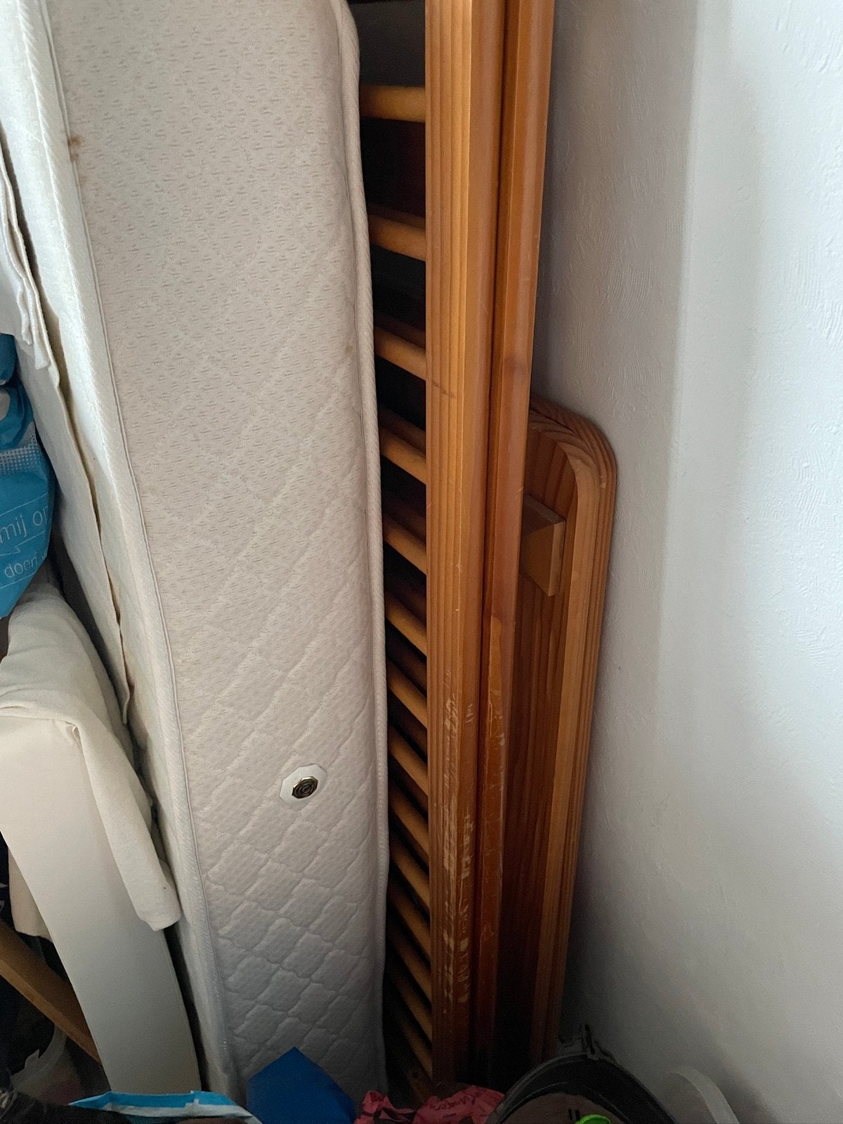 Grenen kinderledikant 60x120 met dikke matras, Antiek en Kunst, Antiek | Meubels | Bedden, Ophalen