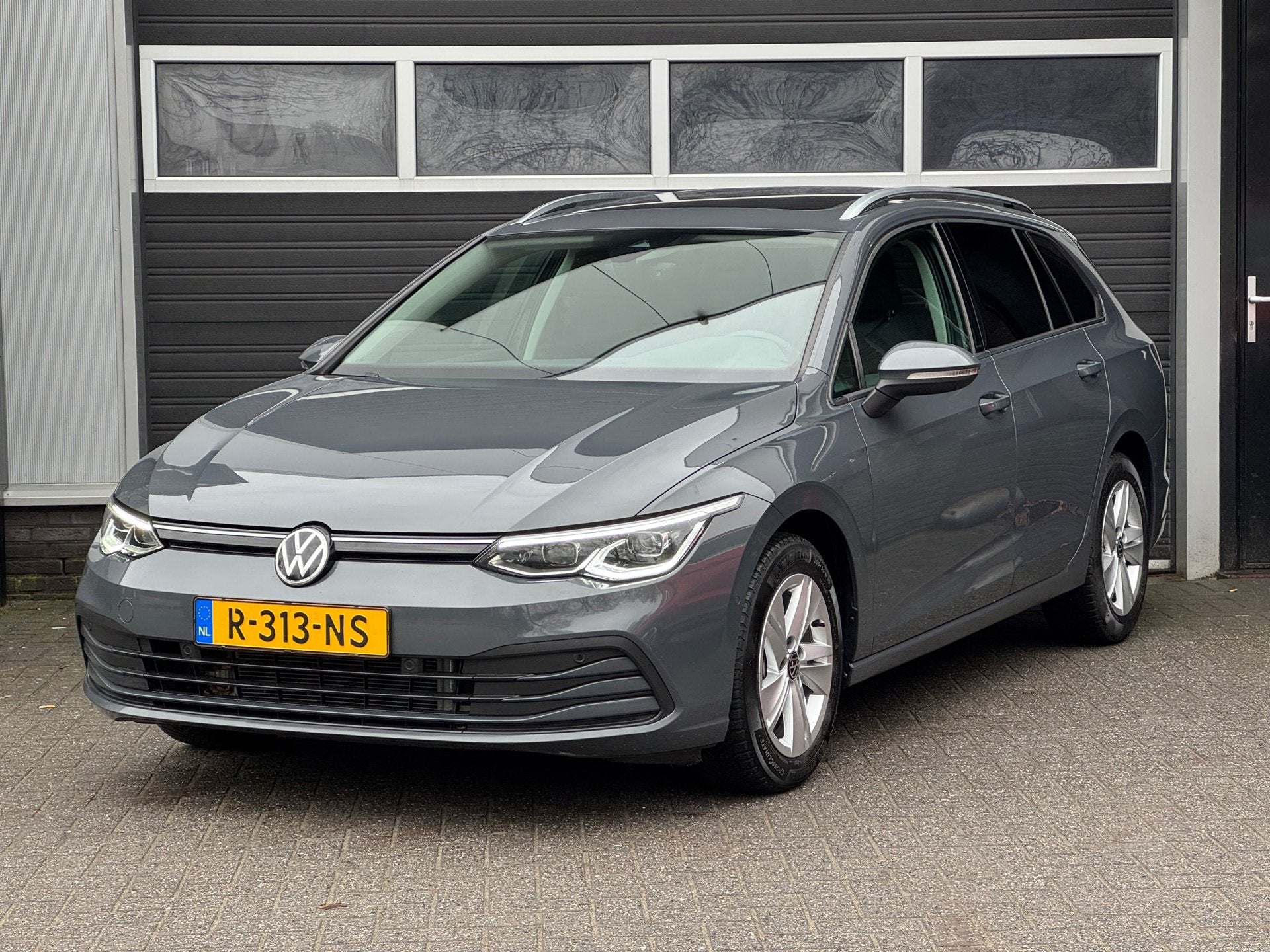 Volkswagen Golf Variant 1.0 eTSI DSG Life Pano, Adaptive Cru, Auto's, Gebruikt, Automatische klimaatregeling, 19 km/l, 1265 kg