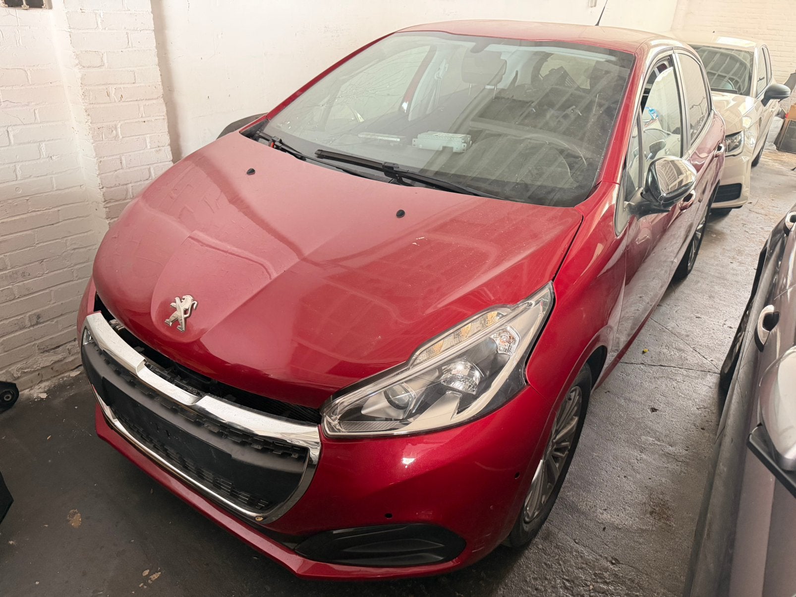 Peugeot 208 1.2 uit 2017 facelift 89.000KM afbouw werk, Auto diversen, Ophalen, Zwart, Benzine, Peugeot