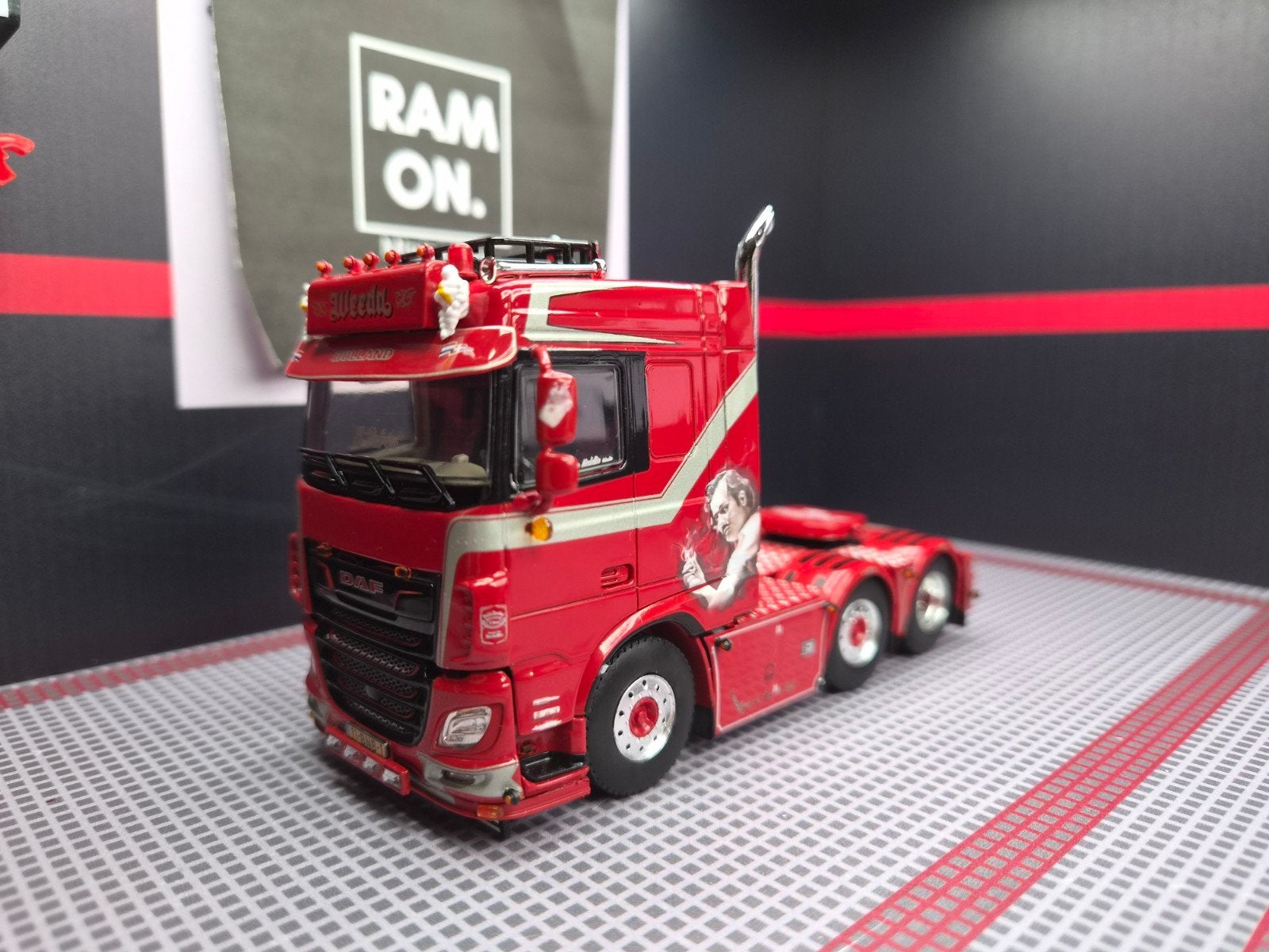 1/50 DAF XF Space Cab Weeda Transport "Pablo Escobar", Ophalen of Verzenden, Zo goed als nieuw, Bus of Vrachtwagen, Wsi