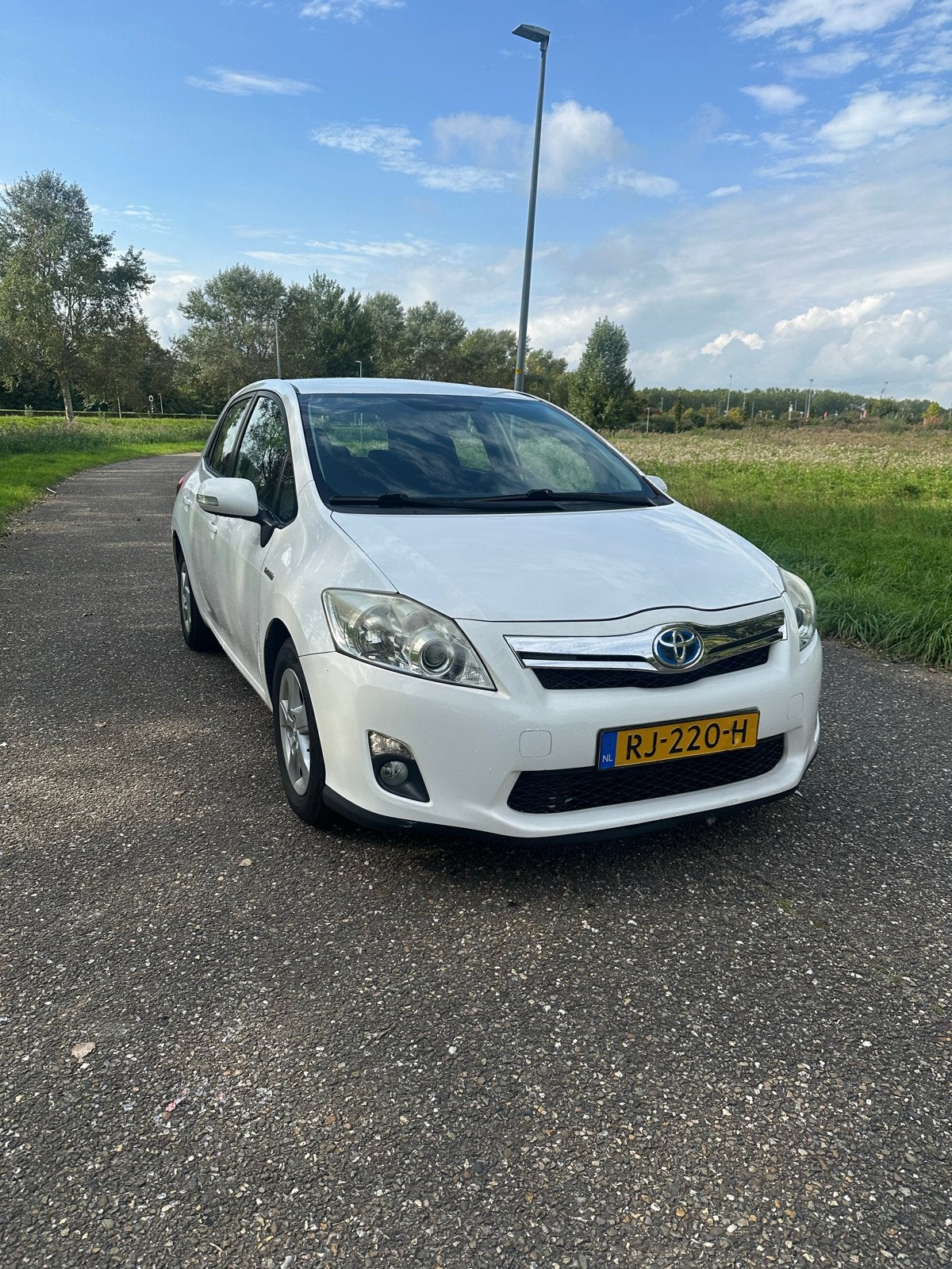 Toyota Auris 1.8 Full Hybrid 5DR CVT 2011 Wit, Auto's, 4 cilinders, Wit, 75 €/maand, 26 km/l
