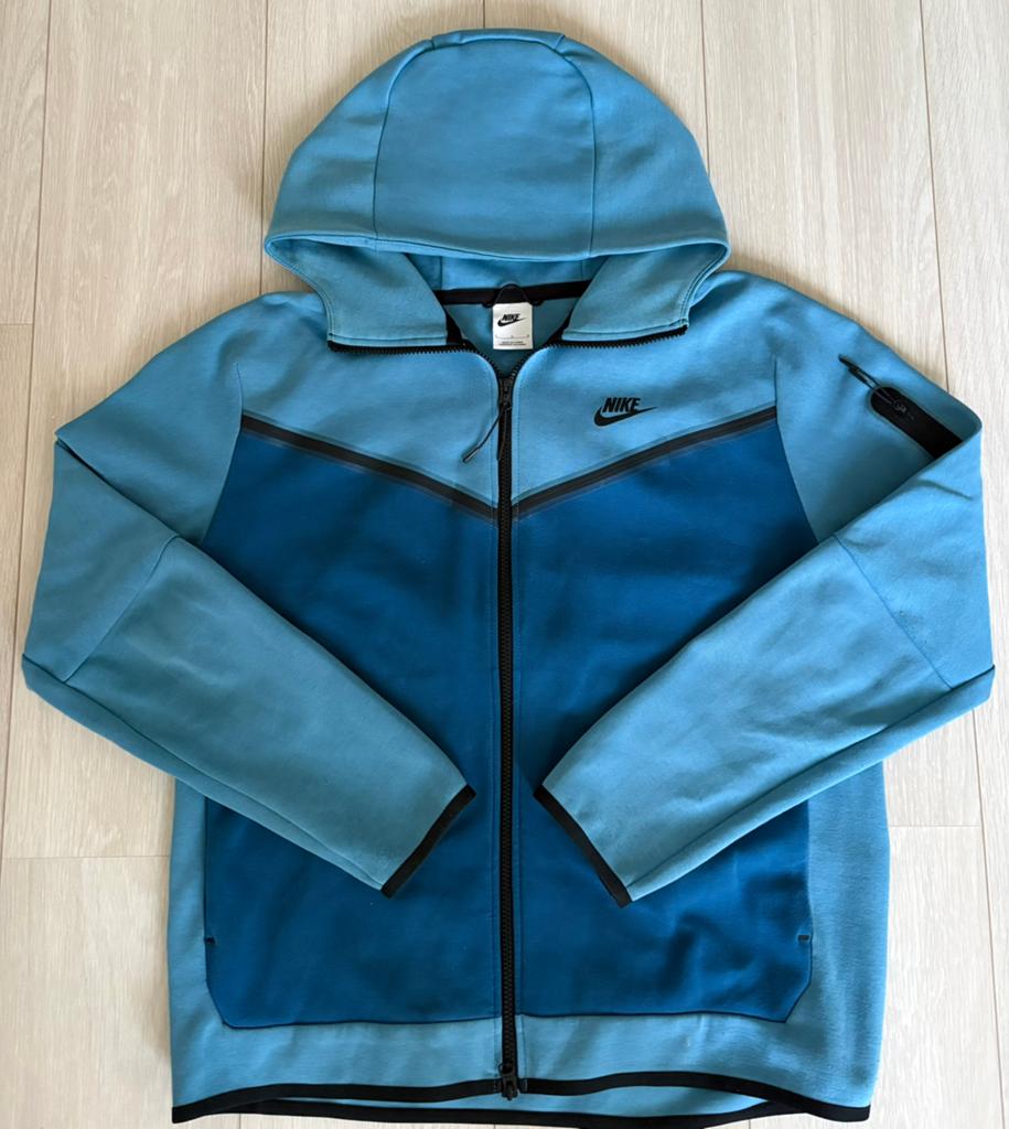 Blauw Nike Tech Jasje - maat L - perfecte staat., Verzenden, Zo goed als nieuw, Maat 52/54 (L), Blauw