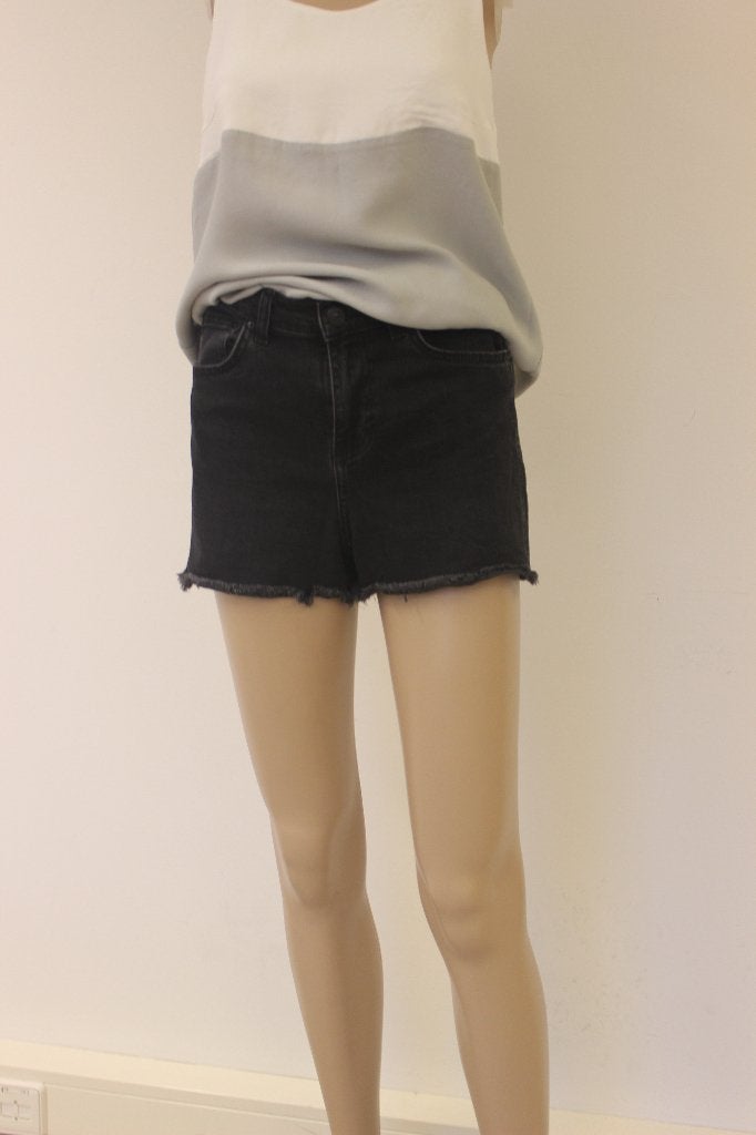 LTB zwarte jeansshort, Kleding | Dames, Spijkerbroeken en Jeans, ., Zwart, Ophalen of Verzenden, Zo goed als nieuw